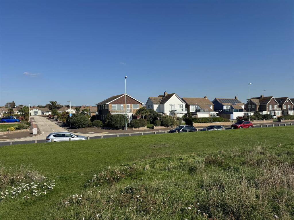 Apartment in Worthing, West Worthing - View 3