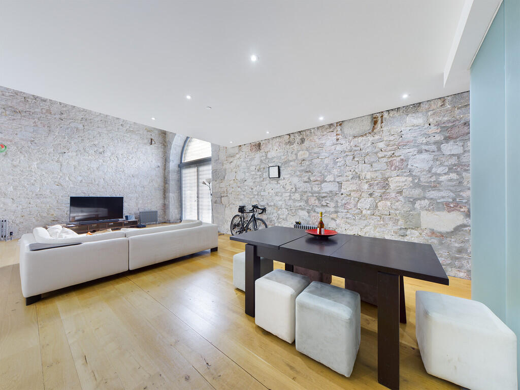 Apartment in Plymouth, Stonehouse - View 4