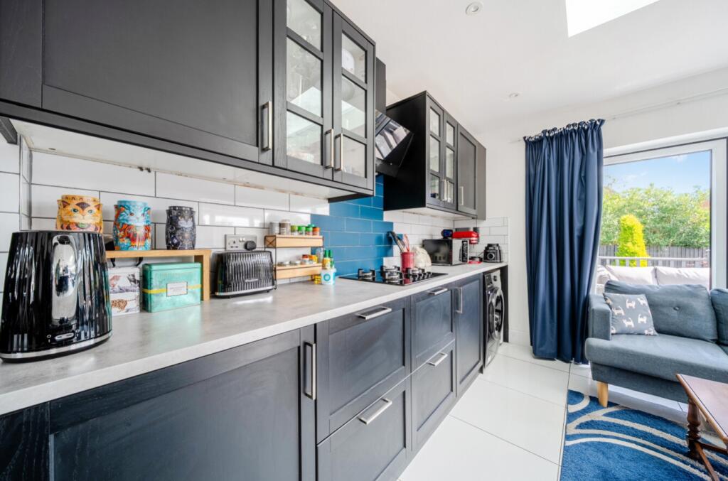 House in Nottingham, Wollaton Vale - More