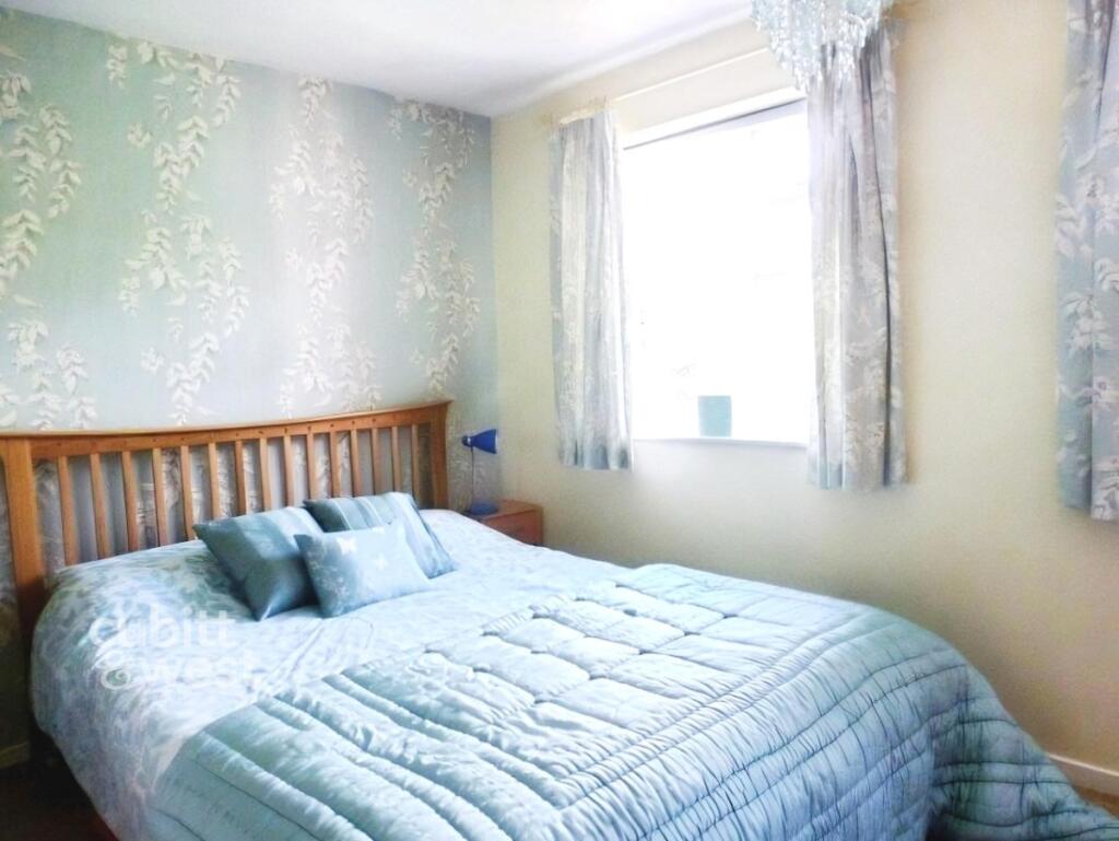 Apartment in Redhill - View 4