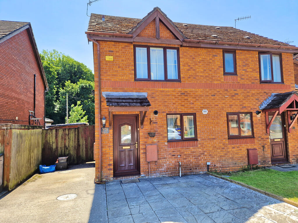 Main image of property: FYNNON Y MAEN, PYLE, CF33 6JE