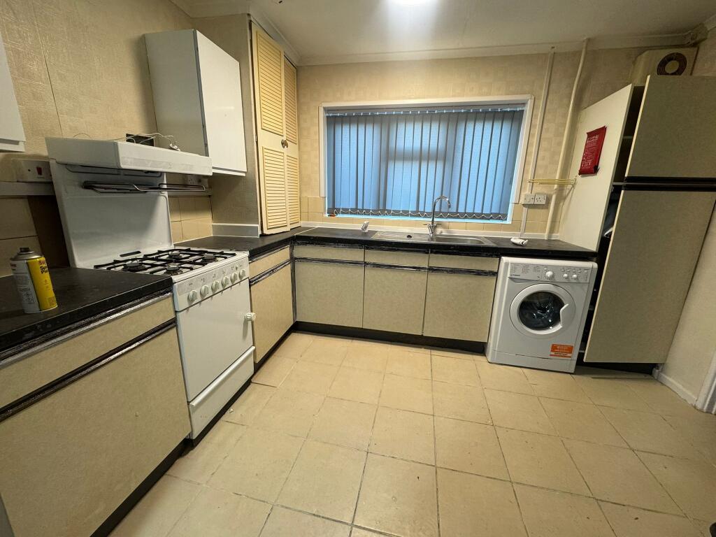 Additional image 3 of Room Available In B45