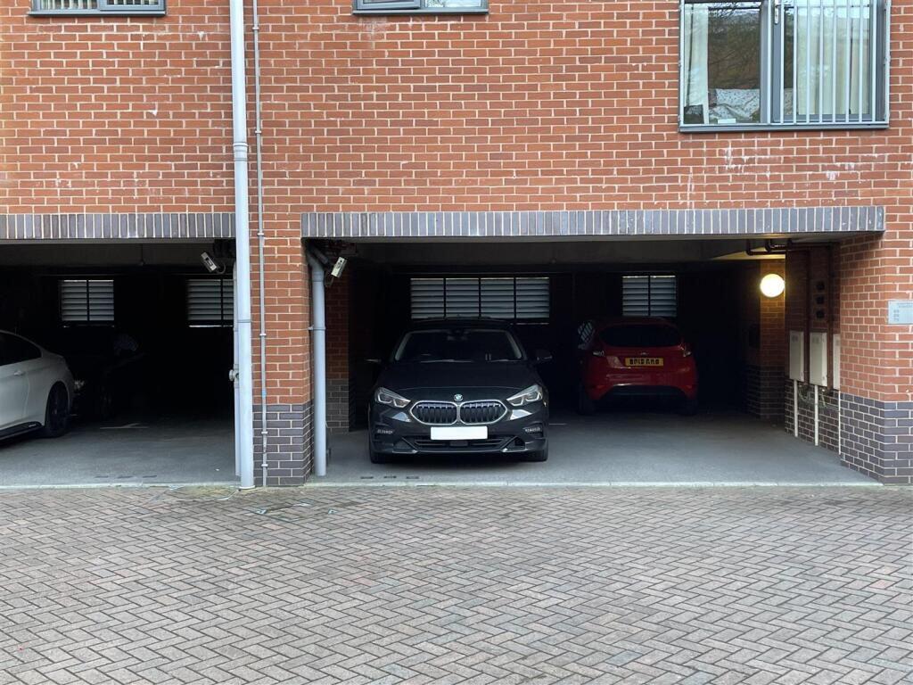 Rothesay Gardens, Wolverhampton, WV4 6DD photo 2