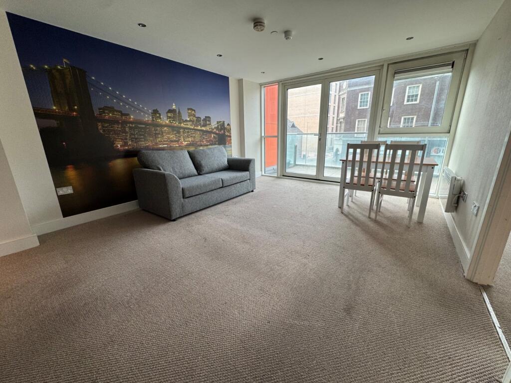 Apartment in Nottingham, Nottinghamshire - View 2