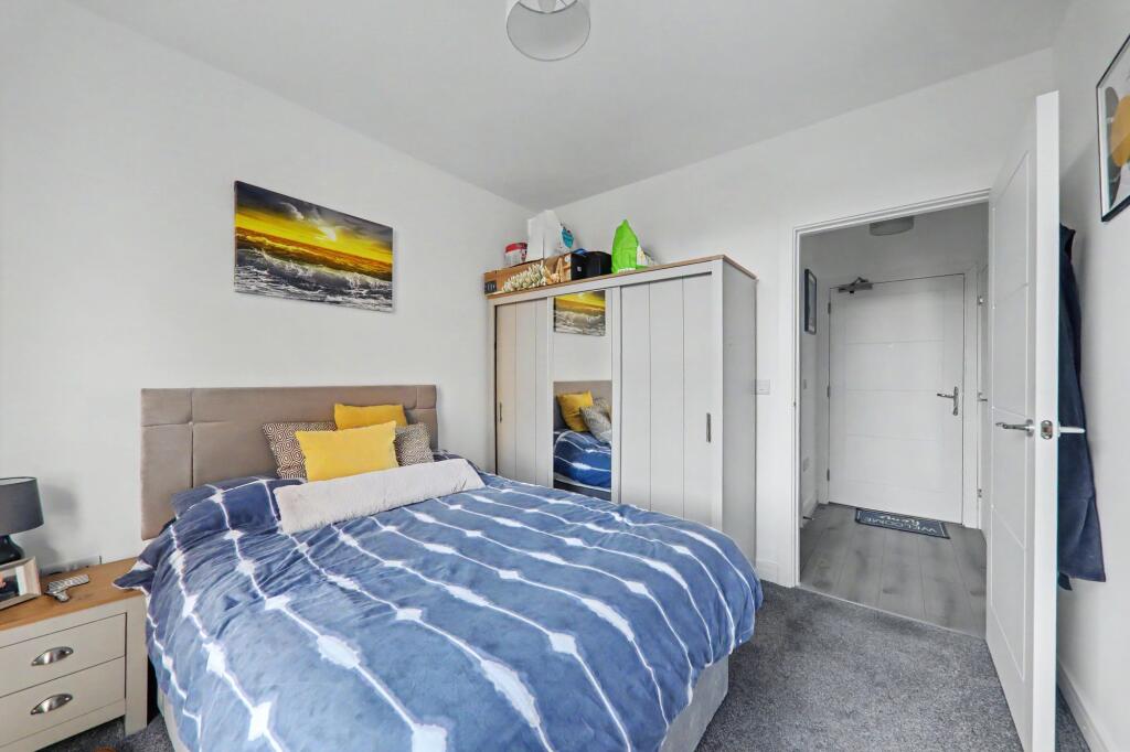 Apartment in Worthing, West Sussex - More