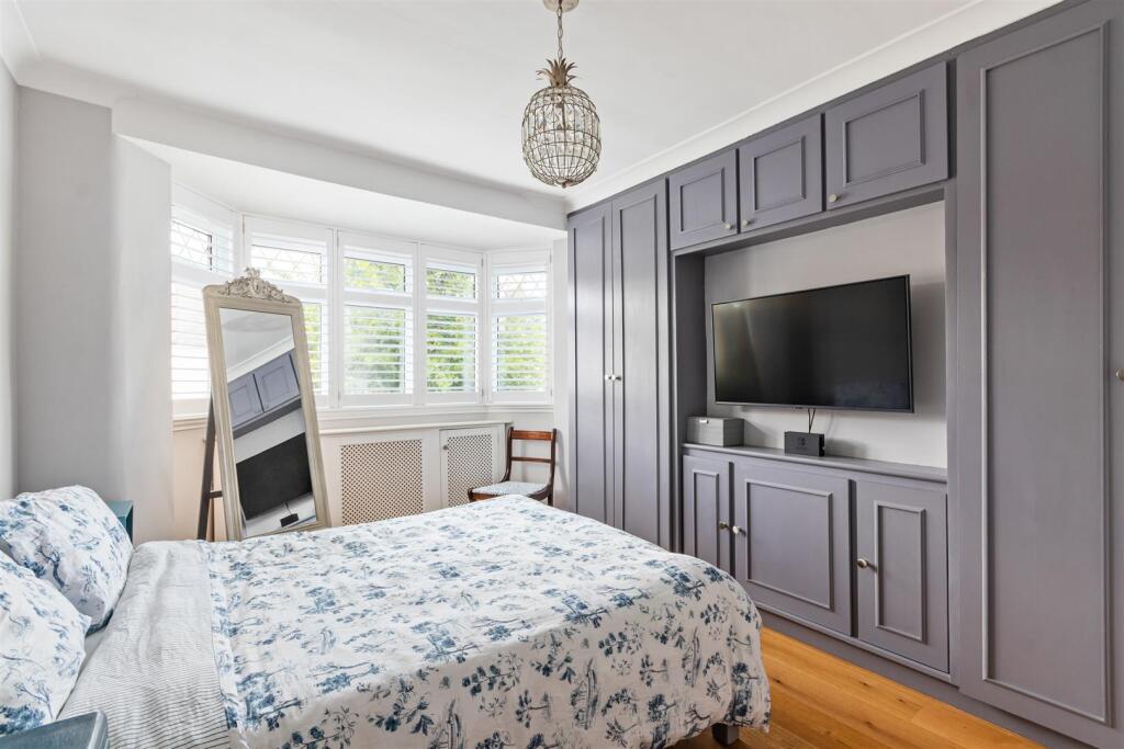 House in Kingston upon Thames - More