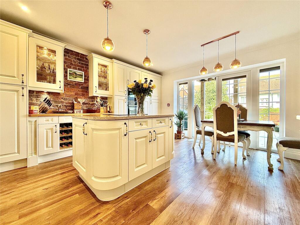 Upperton Gardens, Eastbourne, East Sussex, BN21 photo 4