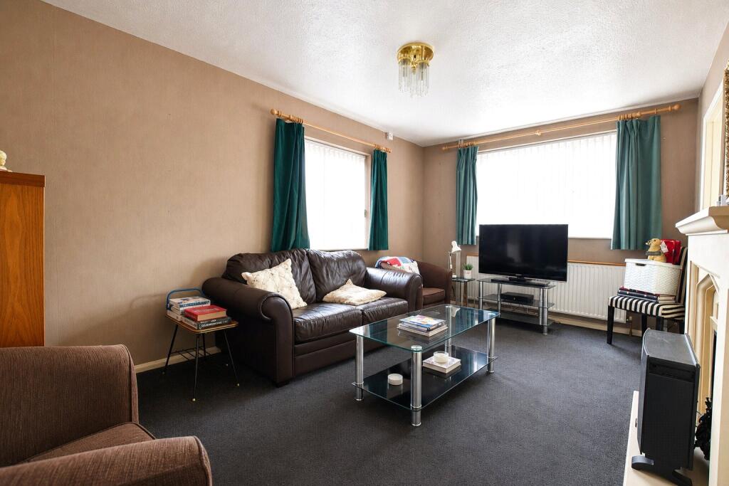Brackenhill Close, Links View, Northampton, NN2 photo 3