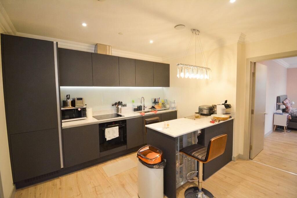 Whitworth Street West, Axis Tower, M1 photo 4