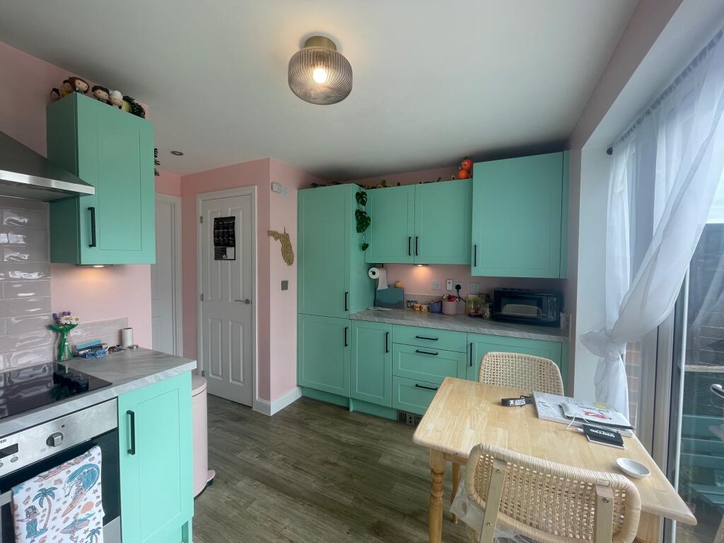 House in Stoke-on-Trent - More