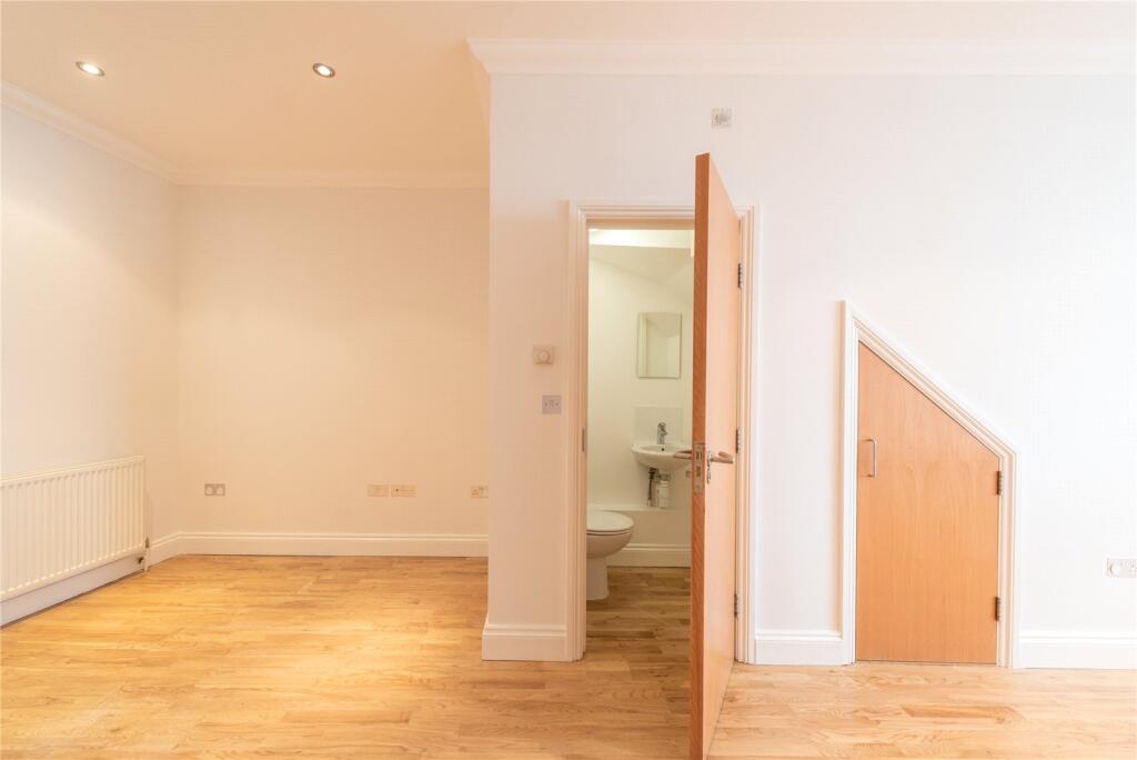 3 bedroom mews property for rent