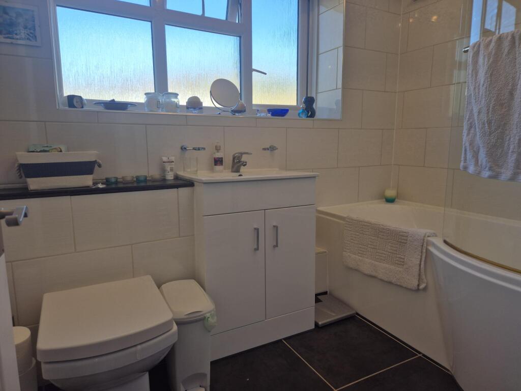 House in Croydon - View 4