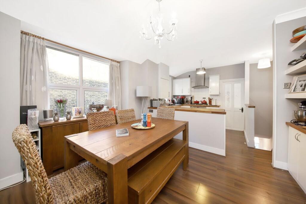2 bedroom maisonette for rent