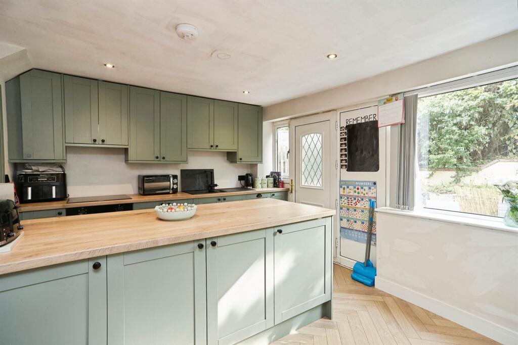 House in Leeds, West Yorkshire - View 4