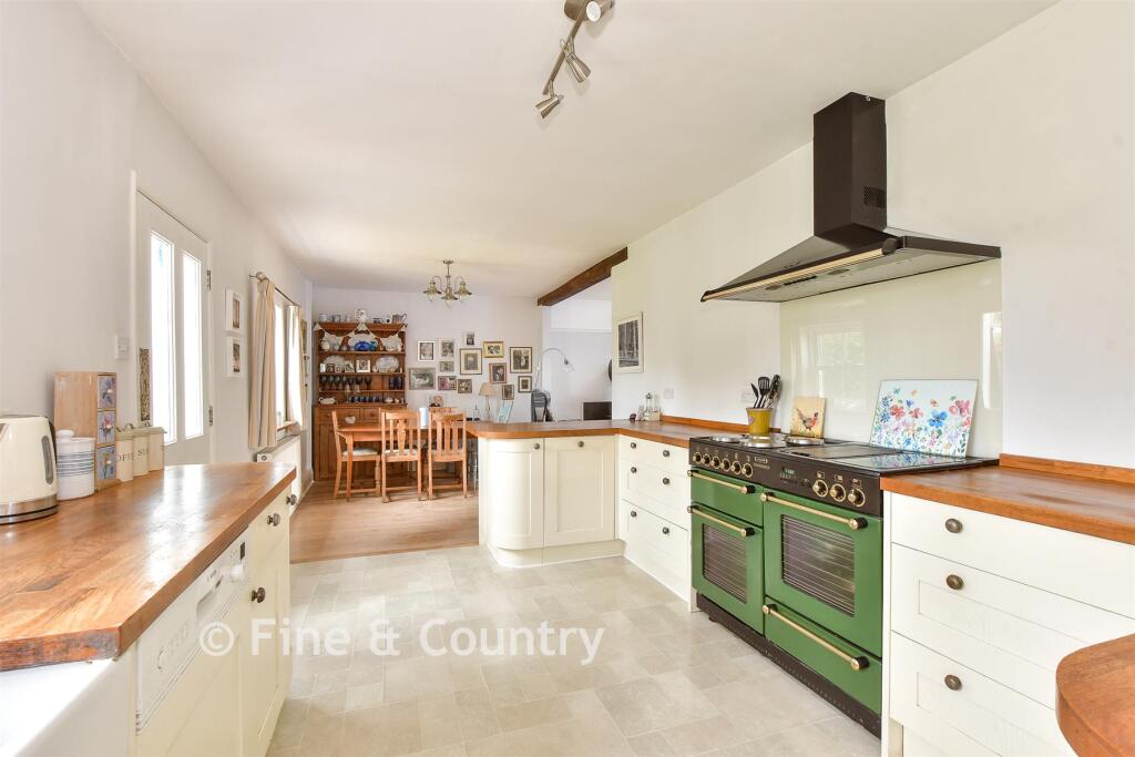 House in Godshill, Roud - View 3