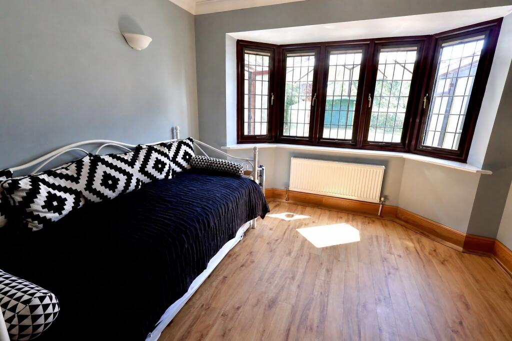 House in London, St Mary Cray - More