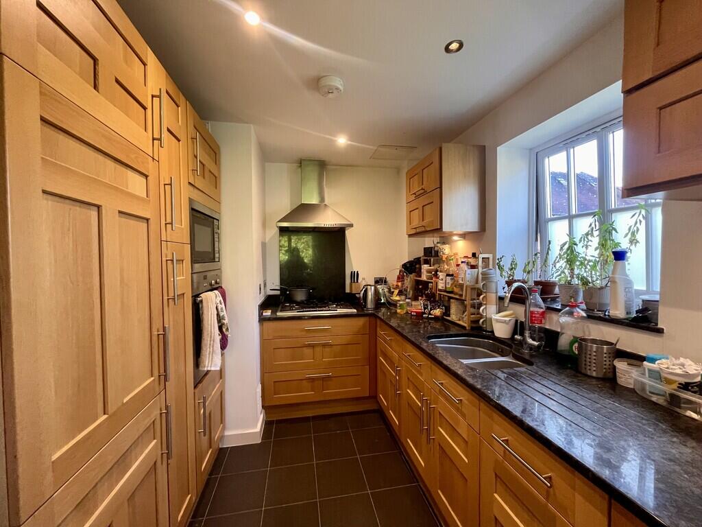 Apartment in Newbury, West Berkshire - View 3