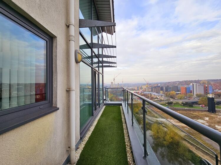 Apartment in Leeds, Holbeck - View 3