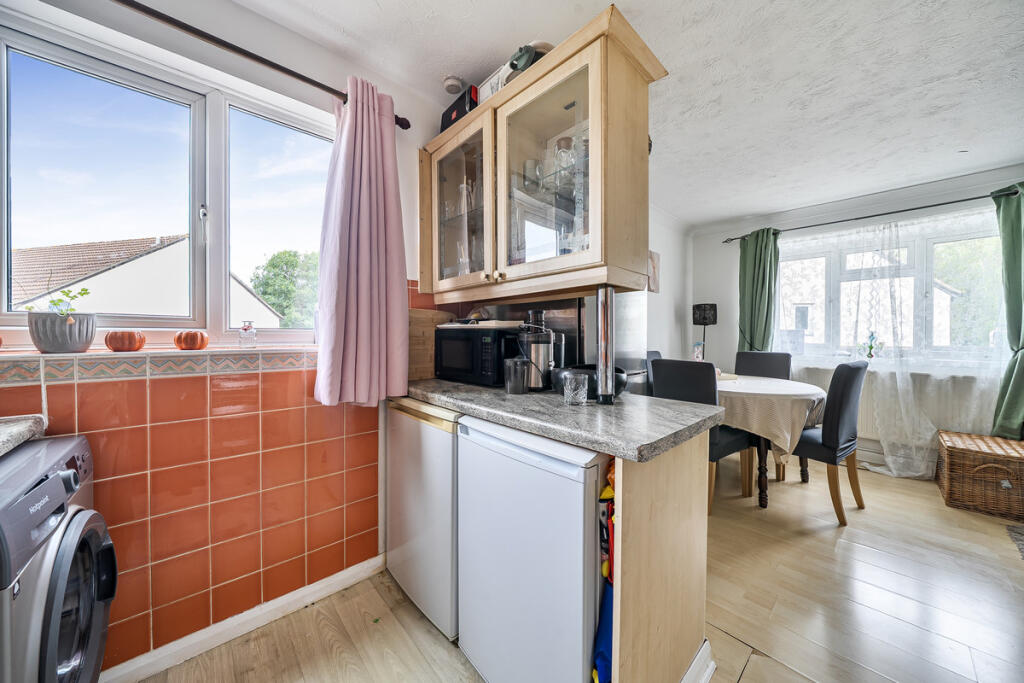 Apartment in London, Morden - More