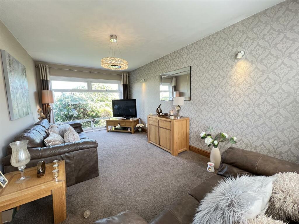 21, Fair Oak Close photo 2