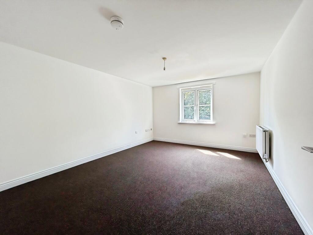 Apartment in Newport - View 2