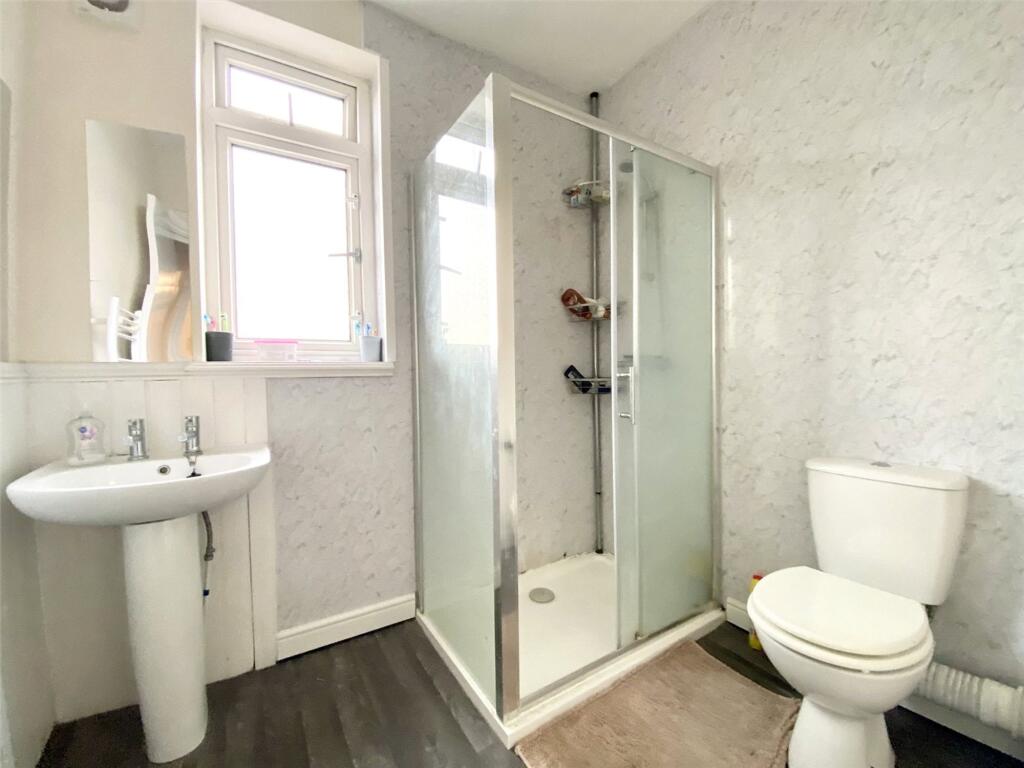 6 bedroom terraced house for rent