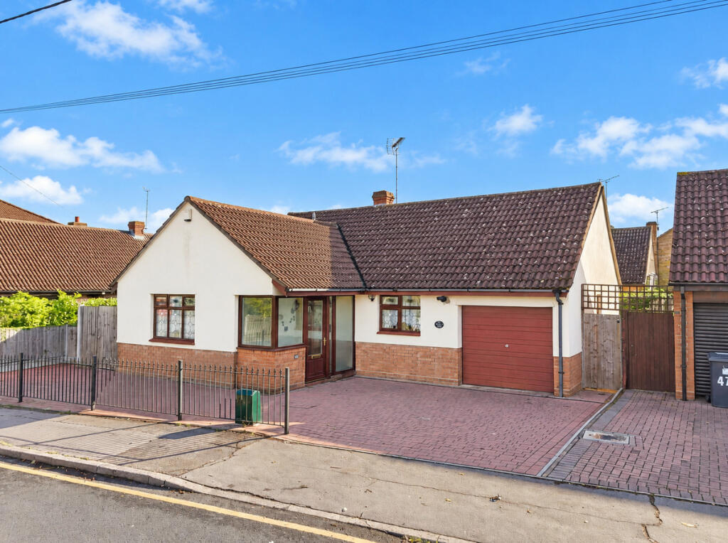 Main image of property: Little Wheatley Chase, Rayleigh, SS6