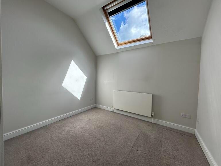 Apartment in Sevenoaks, Kippington - More