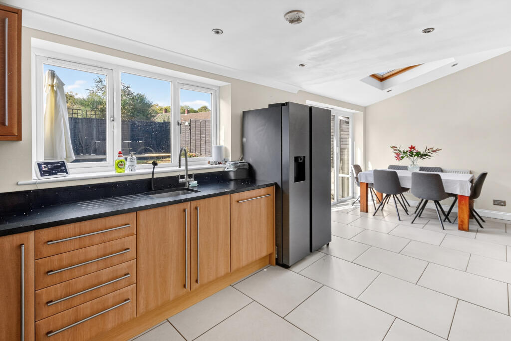 House in Bracknell, Hanworth - View 2