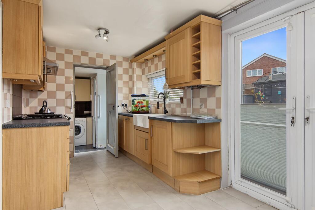 Somerset Drive, Nuneaton, CV10 photo 3