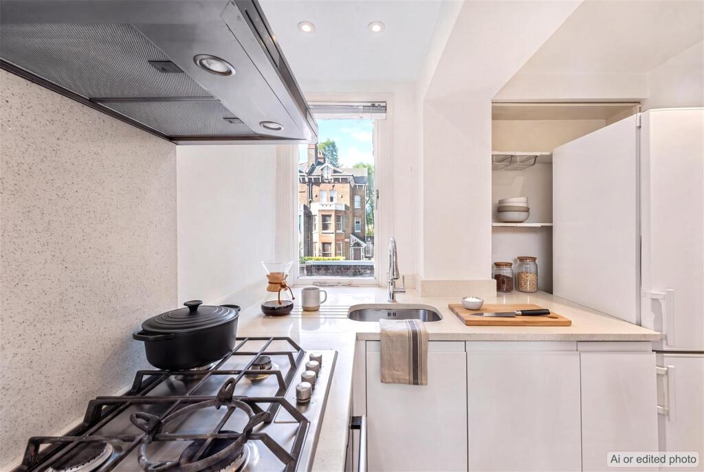 Apartment in London, Belsize Park - View 5