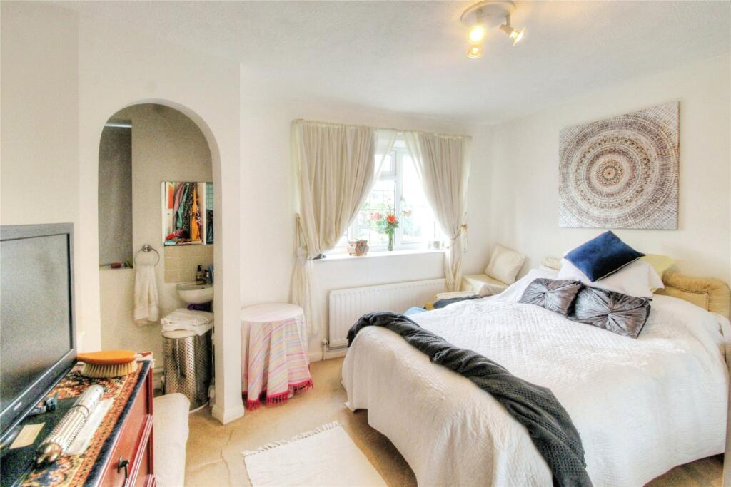 House in Runnymede, Surrey - View 5