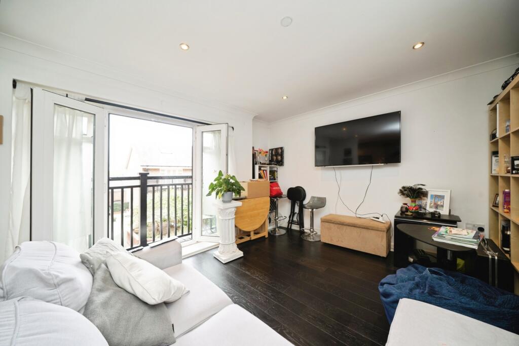 Apartment in Mole Valley, Leatherhead - View 5
