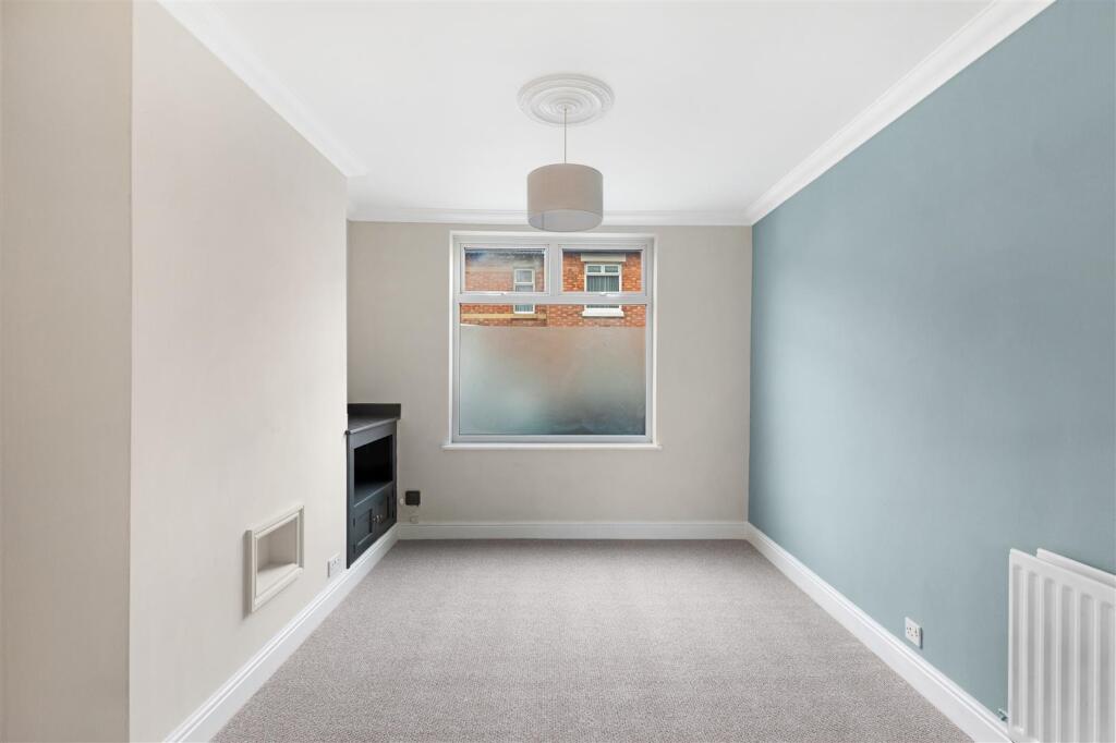 House in Kettering, Brambleside - More