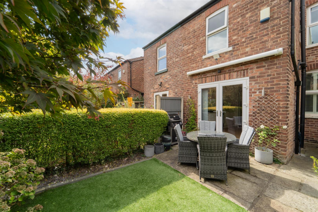 House in Manchester, West Didsbury - View 2