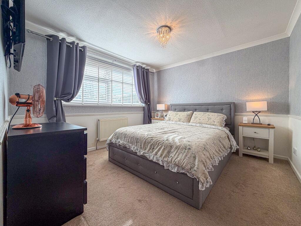 Harewood Close, Whickham, Newcastle upon Tyne photo 4