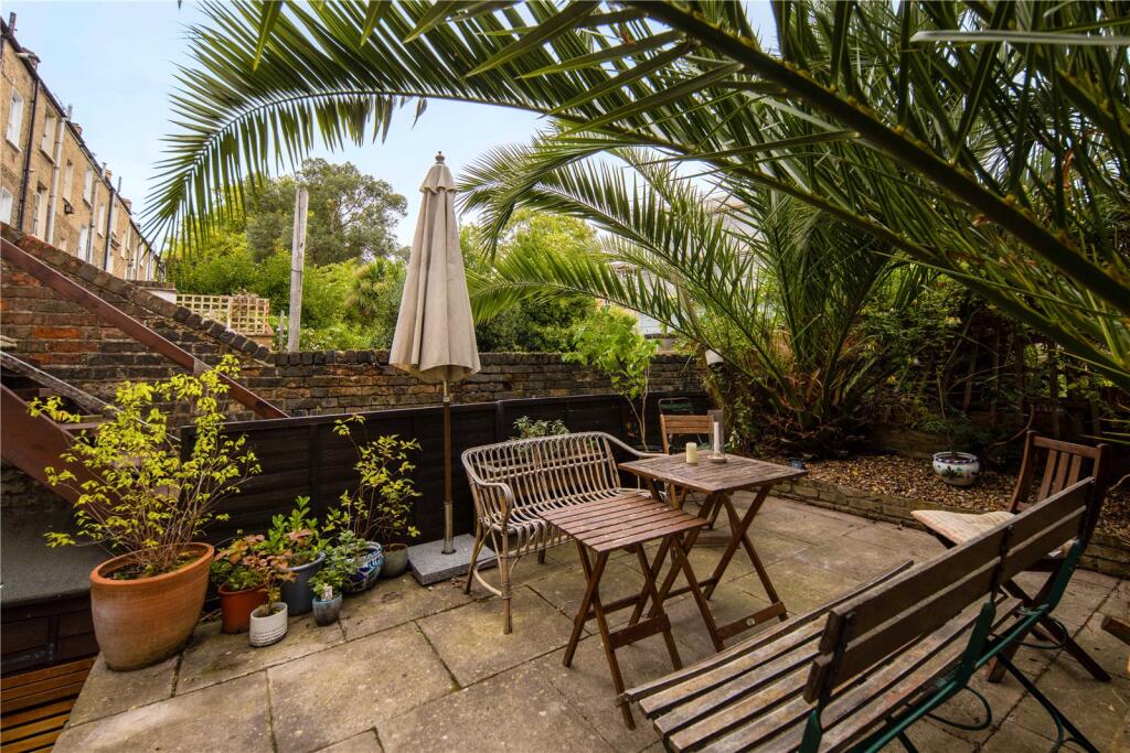 Apartment in London, Stepney - View 3