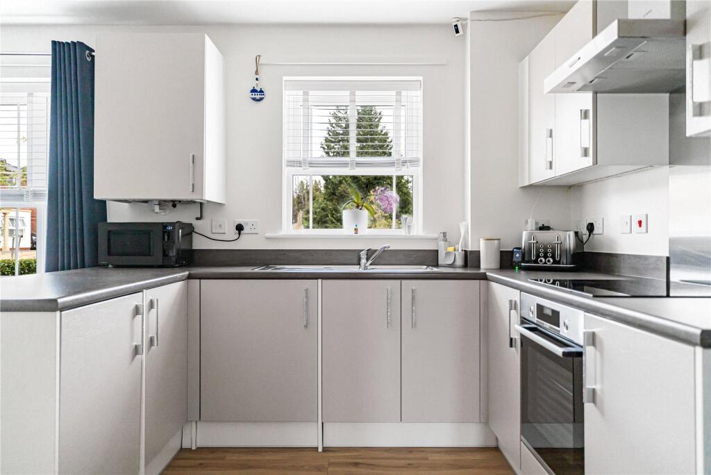 Apartment in Watford - View 5