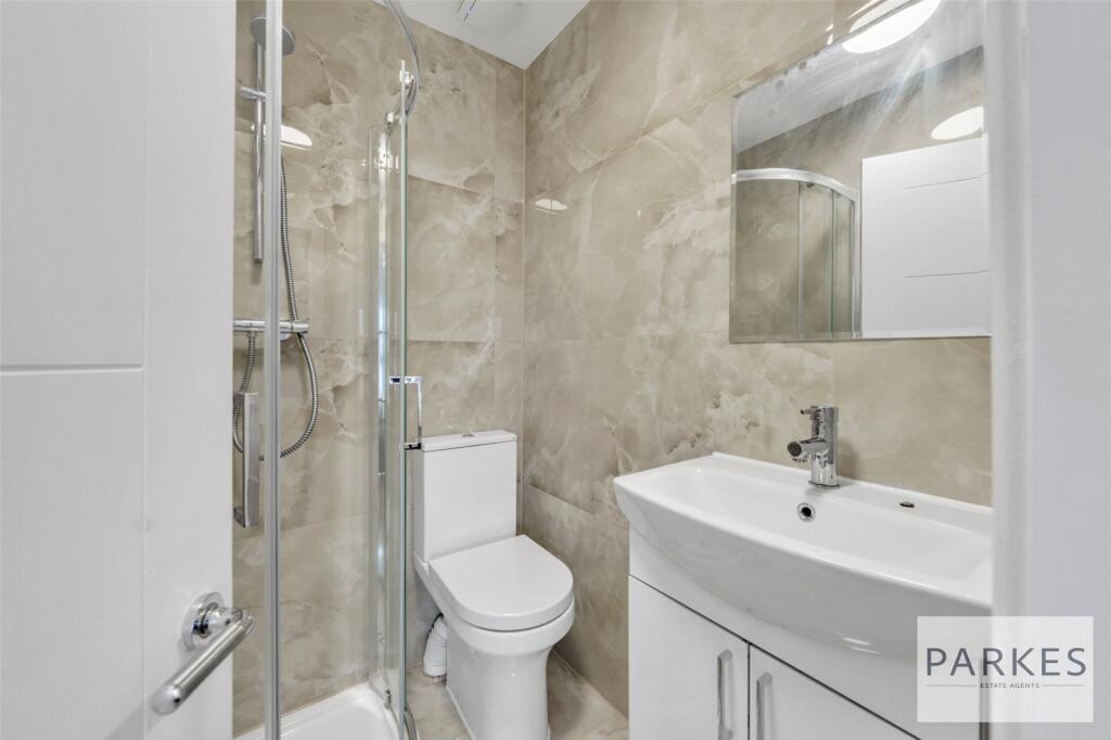 House in Luton - View 4