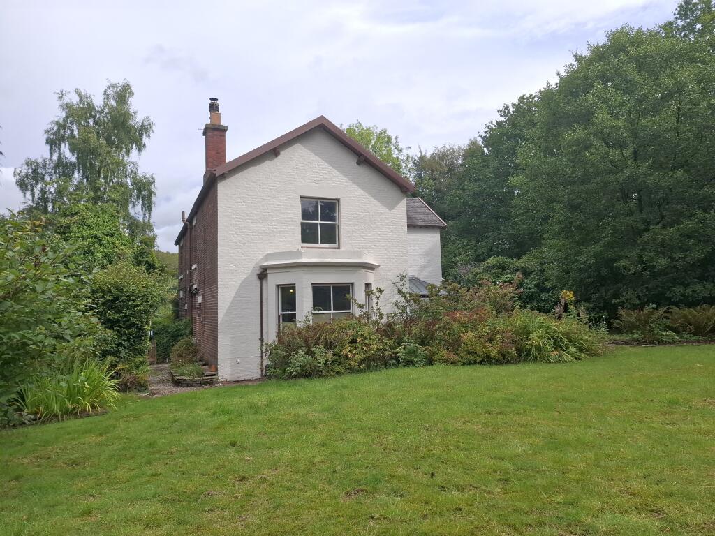 Main image of property: 3 North Park Gate Cottages, Lyme Park, SK12