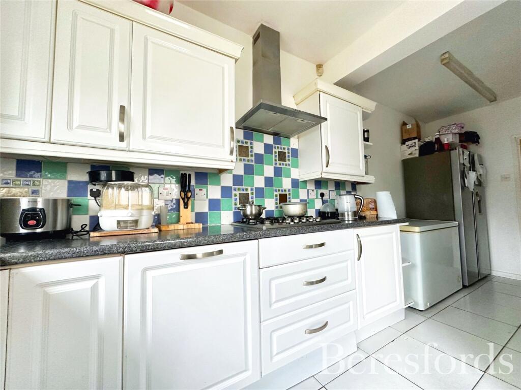Suttons Lane, Hornchurch, RM12 photo 2