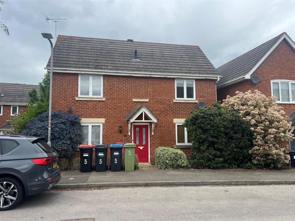Main image of property: Oriel Close, Wolverton, Milton Keynes, MK12 5FE