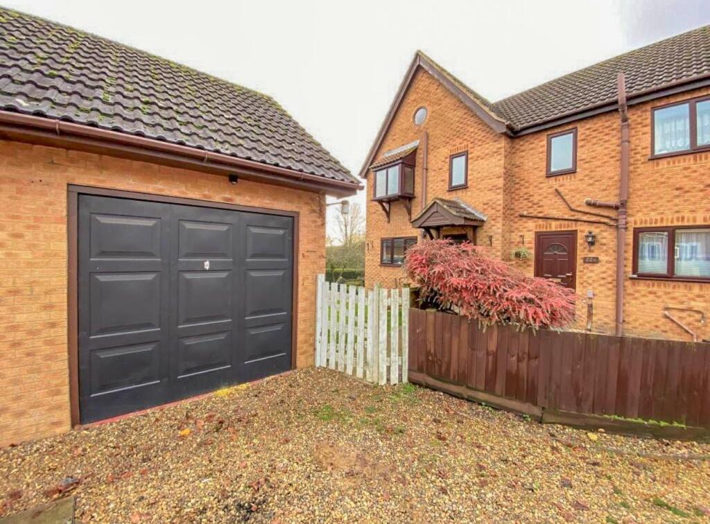 2-bed semi-detached on Hawthorn Bank, Spalding, £175,000