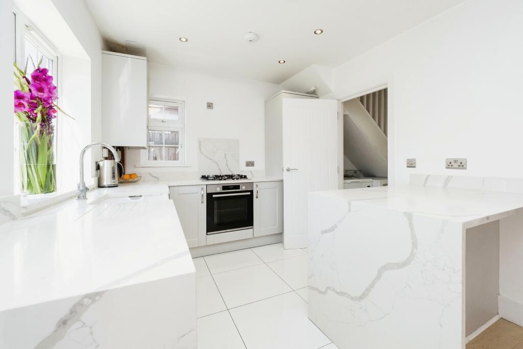 House in London - View 5