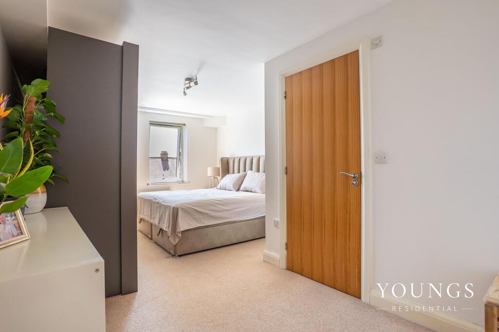Apartment in Castle Point, Essex - View 4