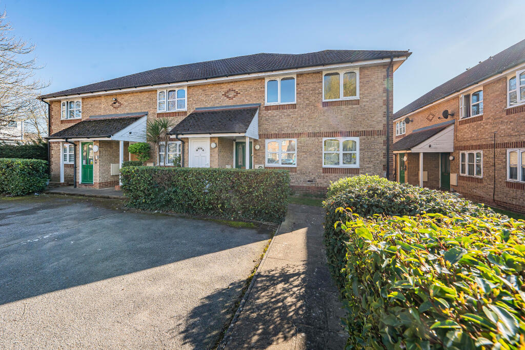 Main image of property: Worcester Gardens