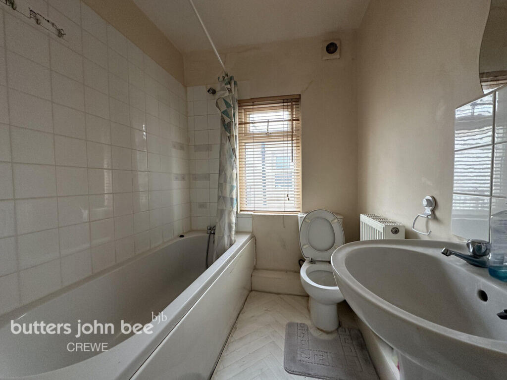 Apartment in Crewe - View 3