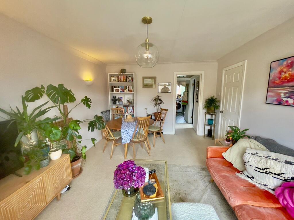 Salisbury Court, Horsforth, Leeds, West Yorkshire, LS18 photo 4