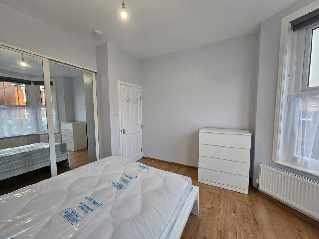 Apartment in Southampton - View 5