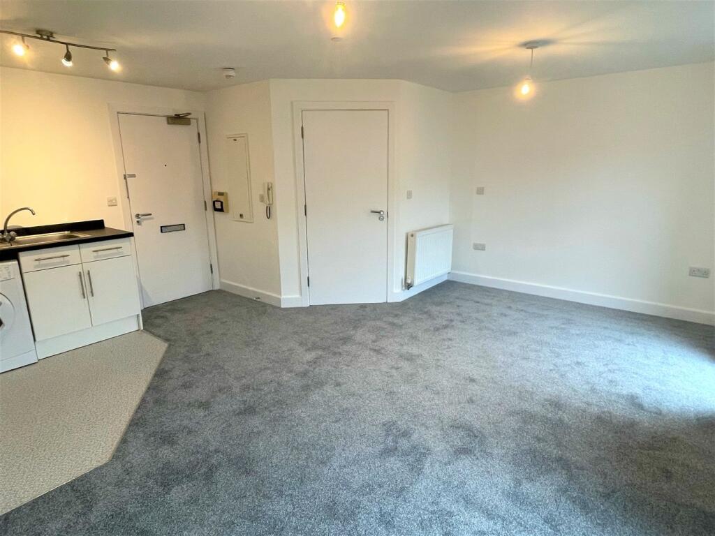 Apartment in Taunton - View 5
